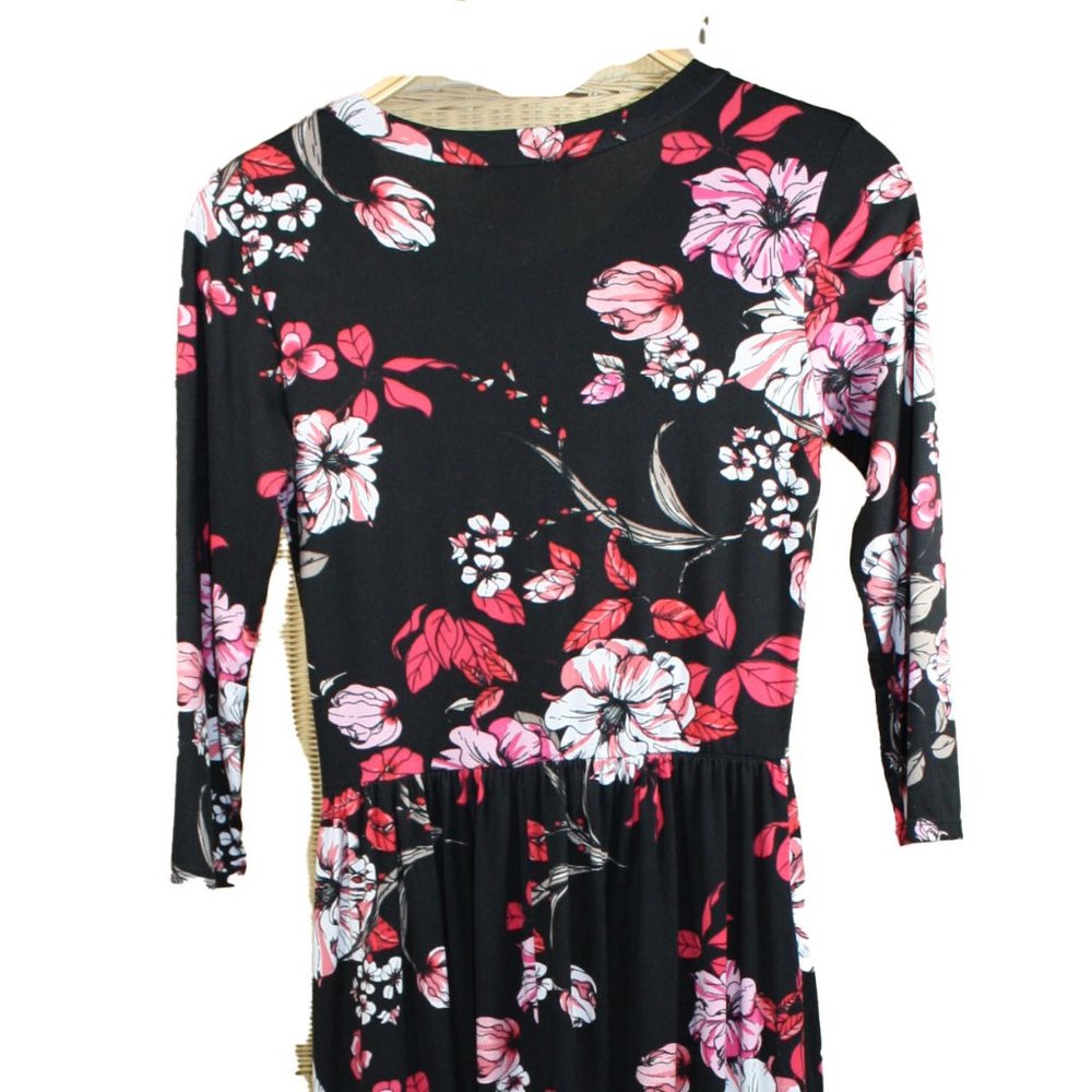 Rose Mard Ladies Maxi Dress  Size S  Multi Color Black/Red